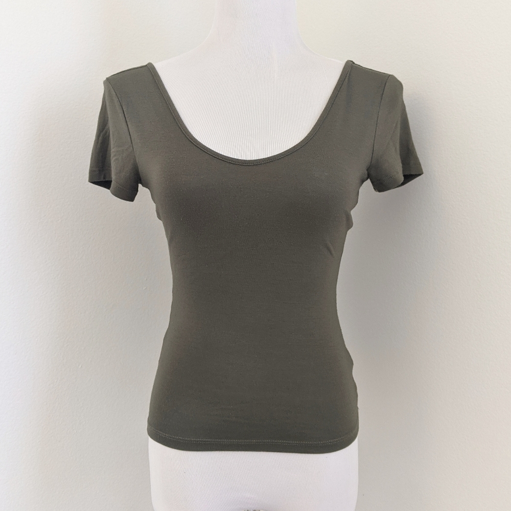 EXPRESS Olive Crop Tee - Picture 1 of 2